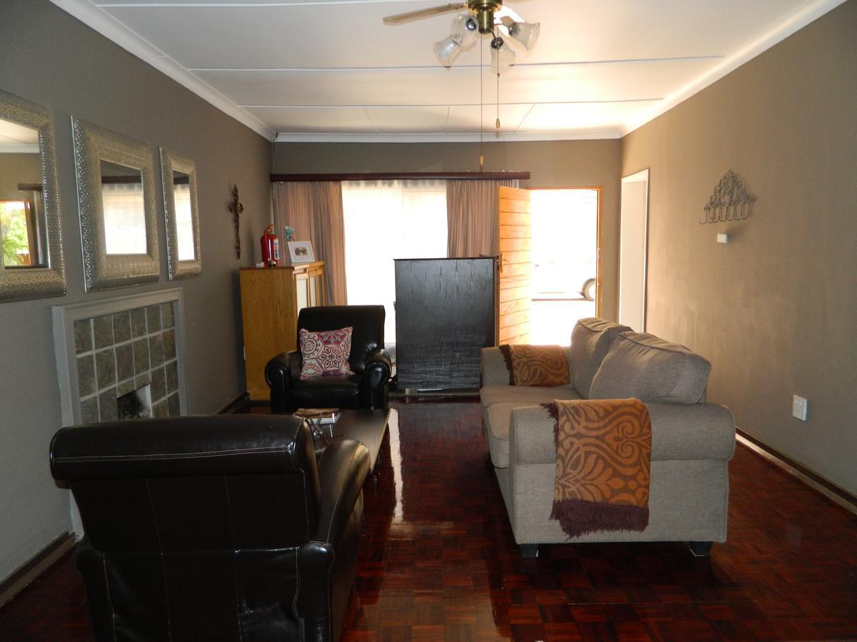 Guest House Gabby เคลิร์กสดอร์ป ภายนอก รูปภาพ
